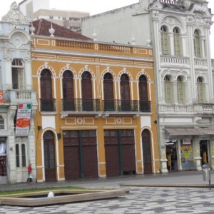 Ampla loja para locação no centro de Curitiba
