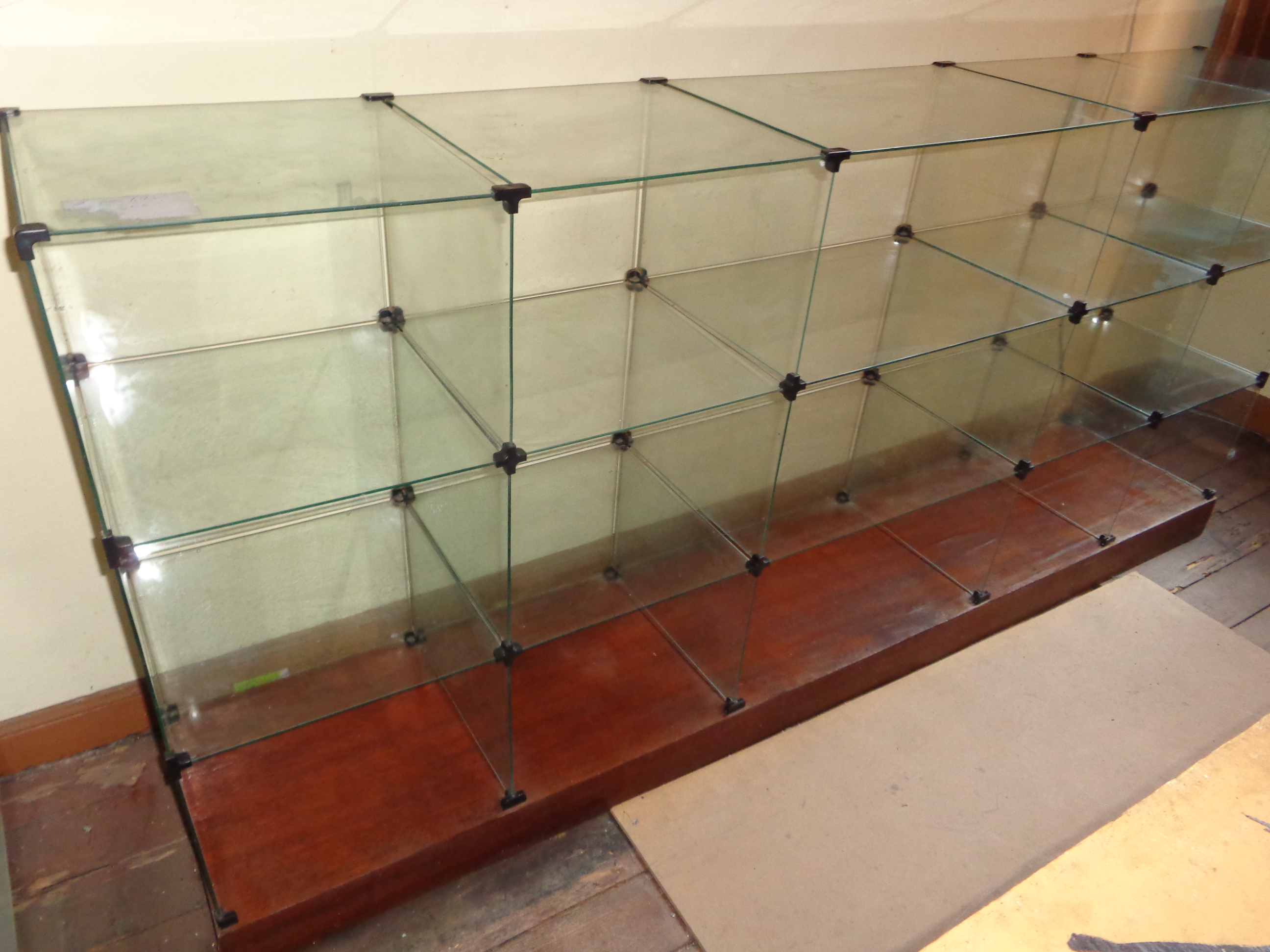 Expositores de vidro modulado para exposição e atendimento de loja ou feiras. 41992552160